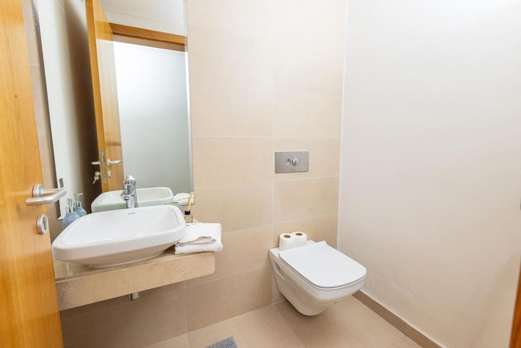 Apartament Modern 2Br Retreat In Marina Sale Luxury Living Hajja Zewnętrze zdjęcie